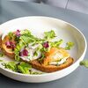 Брускетта с лососем и яйцом пашот в Bistro Оstro по цене 950