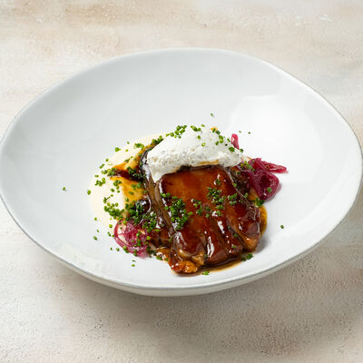 Говяжий язык конфи с кремом из сельдерея в Парк Культуры по цене 1200 ₽