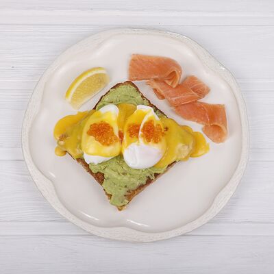 Бенедикт с малосольным лососемв Double Coffee по цене 5400 ₸