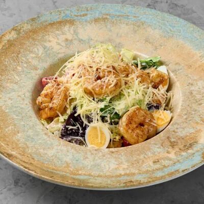 Салат Цезарь с тигровыми креветками в Terra по цене 27 р.