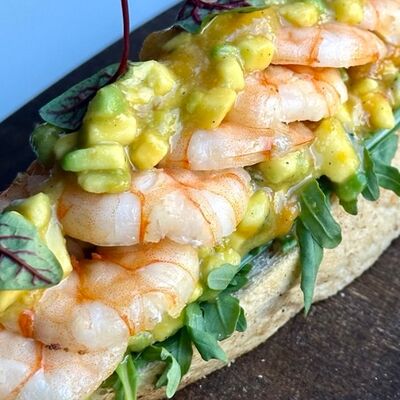 С креветкой и манго в Crystal по цене 590 ₽