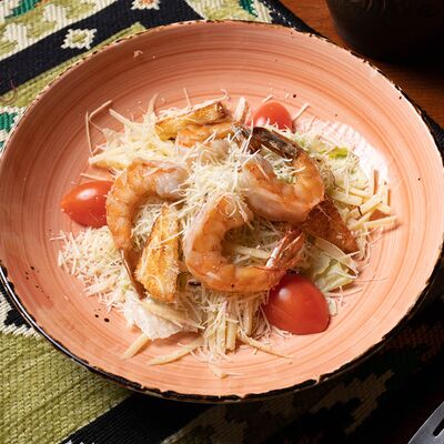 Салат Цезарь с тигровыми креветками в Пхали по цене 730 ₽