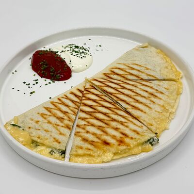 Кесадилья с сыром и зеленьюв Coffee Room Coworking по цене 610 ₽