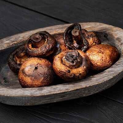 Шампиньоны на мангале в УГОЛЬ&МЯСО по цене 448 ₽