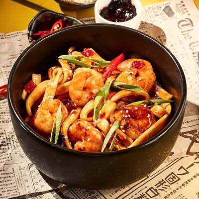 Вок Тигровыми креветками в остром тайском соусе в Bao по цене 595 ₽