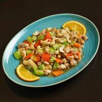 Куриное филе с кешью и овощами в Ми Фан