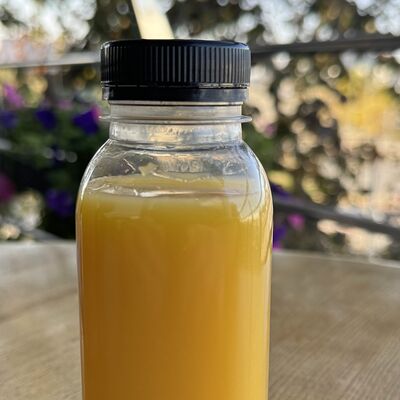 Свежевыжатый апельсиновый сок в Ярды Superbar по цене 390 ₽