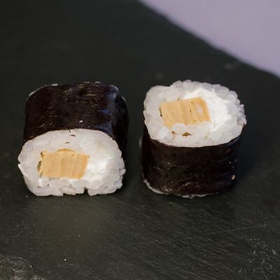 Ролл Тамаго маки в Лукоморье по цене 320 ₽