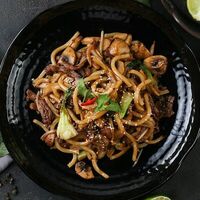 Острая лапша Удон с говядиной в Hungry Dragon