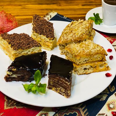 Ассорти домашних пирожных в Наша кухня по цене 750