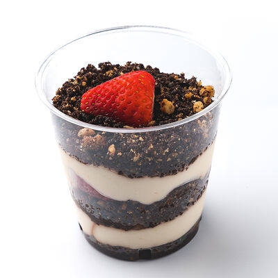 Десерт с клубникой в Udcкафе Upside Down Cake по цене 360