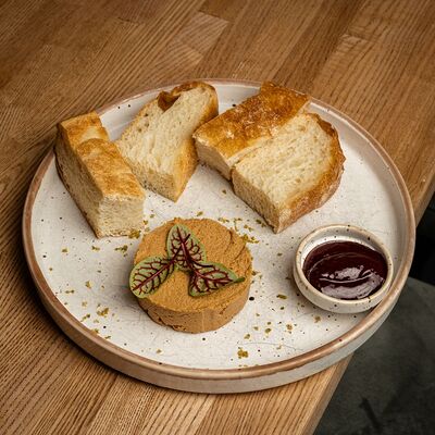 Домашний паштет из утки с ягодным соусом 100/30/120 в Polla Vina по цене 830 ₽