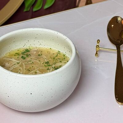 Суп-лапша с куриным бедром в Винни Пух по цене 435 ₽
