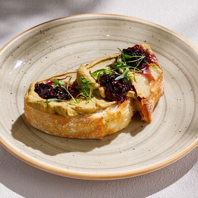 Брускетта с паштетом кролика и ежевикой в Чайхана Пахвала по цене 360 ₽