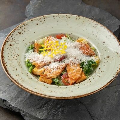 Цезарь с курицей в Мясоlove по цене 640 ₽