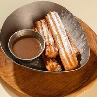 Чуррос с соленой карамелью в Lars Vegans