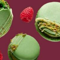 Десерт Macarons Фисташковый с малиной big в Фирменный магазин Куликовский