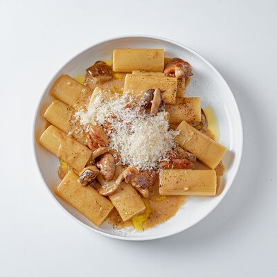 Паста с курицей и белыми грибами в VASILCHUKI Chaihona №1 по цене 970