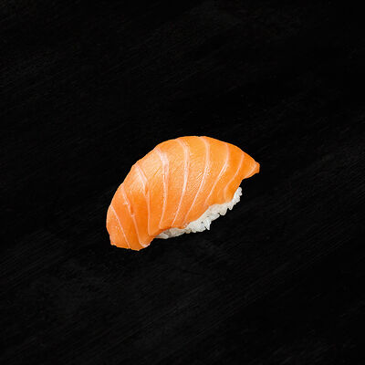 Суши с лососем в Царица Роллов по цене 189 ₽