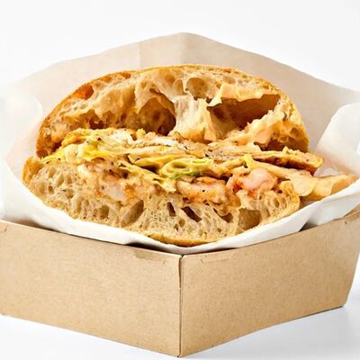 Сэндвич с креветками и шрирачей в Mike&Molly по цене 760 ₽