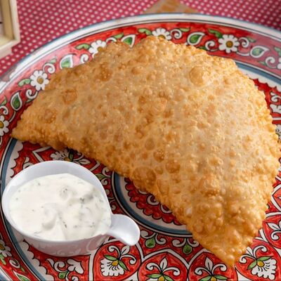 Чебурек с красной рыбой и сыром в Евгенич по цене 450 ₽