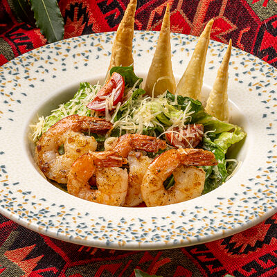 Салат Цезарь с креветкой в Хмели & Сунели по цене 990 ₽