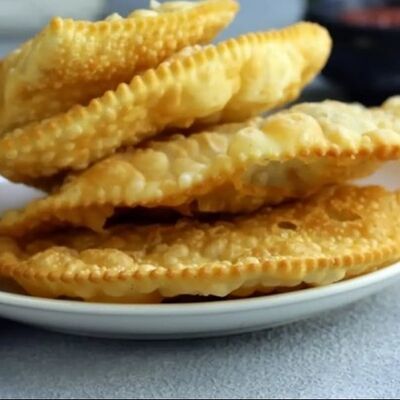 Чебурек с курицей в Шаломня по цене 95 ₽