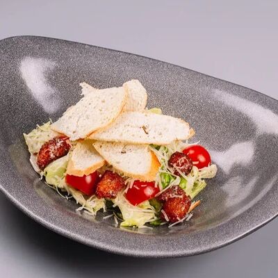 Салат Цезарь с курицей в Crazy Brothers по цене 390 ₽