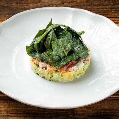 Салат с крабом, манго и авокадо в Макадамия по цене 1100 ₽