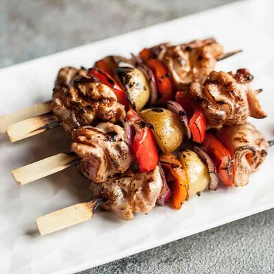 Шашлык из курицы в азиатском соусе, 10 шт. в Svekla Catering по цене 2000 ₽