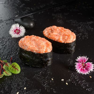 Гункан с лососем в Суши Профи по цене 433 ₽