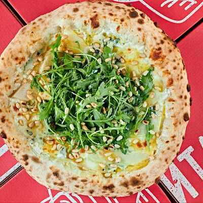 Пицца с грушей и горгонзолойв Итальянцы по цене 590 ₽