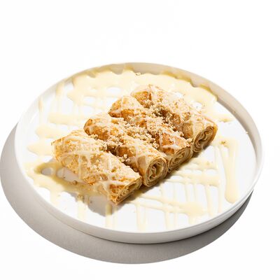 Блинчики со сгущенкой и грецким орехом в Blinchik по цене 300 ₽