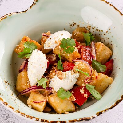 Салат с хрустящими баклажанами в Близкие по цене 410 ₽