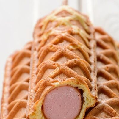 Корн дог с сосиской и соусом в Waffle City по цене 160 ₽