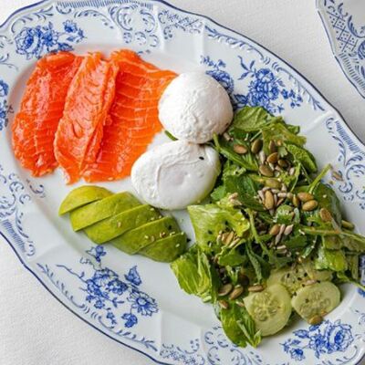 Фитнес-завтрак с лососем в Madame Zhu по цене 820 ₽