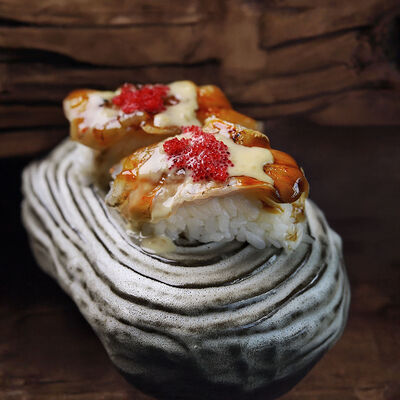 Креветка с имбирем и тобико в Zuka по цене 540 ₽