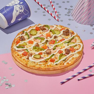 Пицца Деревенская с мясом 24 см в Dostaевский по цене 401 ₽