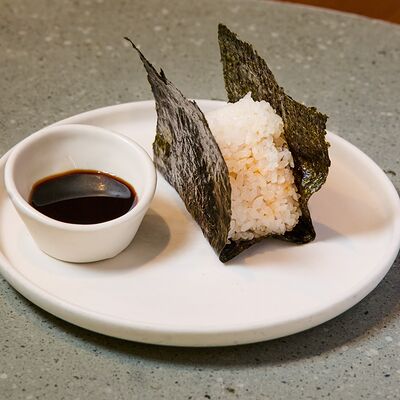 Онигири с курицейв Сэт по цене 130 ₽