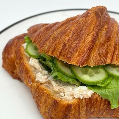 Круассан с пастой из тунца, яйцом, огурцом и зеленью в Цех Croissant по цене 540 ₽