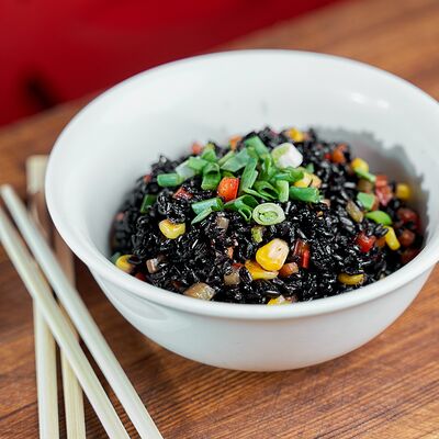 Черный рис с овощамив Jang Su по цене 440 ₽