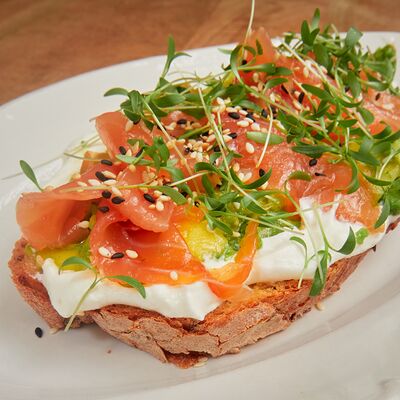 Брускетта с форелью в Кофейня Горошек по цене 950 ₽