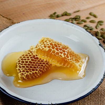 Медовик с сотами в Дача по цене 339 ₽