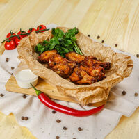 Крылышки с соусом дорблю в Yellow Cafe