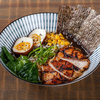 Рамен с курицей и кукурузой в Bao по цене 530 ₽