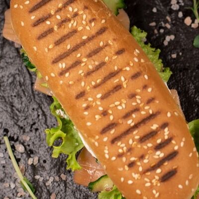 Сэндвич с лососем в Taka Bar & Grill по цене 595 ₽