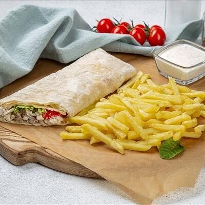 Фирменная шаурма и картофель фри из печи в Хлебушек 3к2 по цене 655 ₽