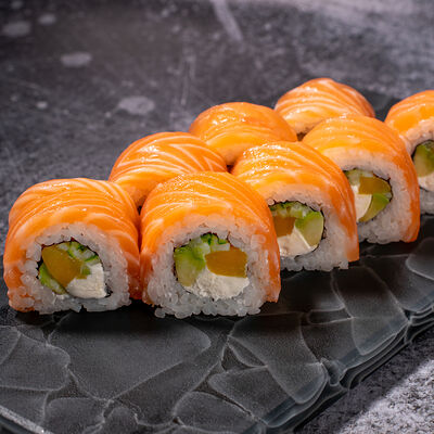 Филадельфия с лососем, манго, авокадо в Bistro Pizzateca 9.8 по цене 1400 ₽