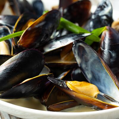 Мидии в белом вине в William Bass по цене 950 ₽