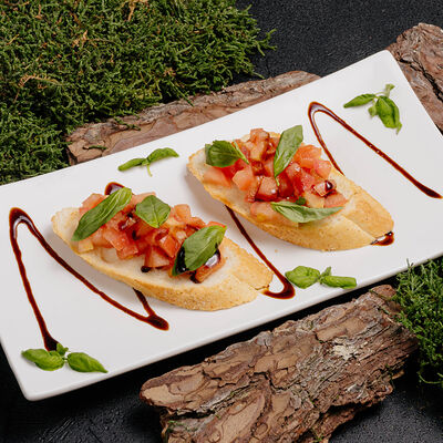 Брускетта с томатами и бальзамиком в Реконструкция по цене 310 ₽